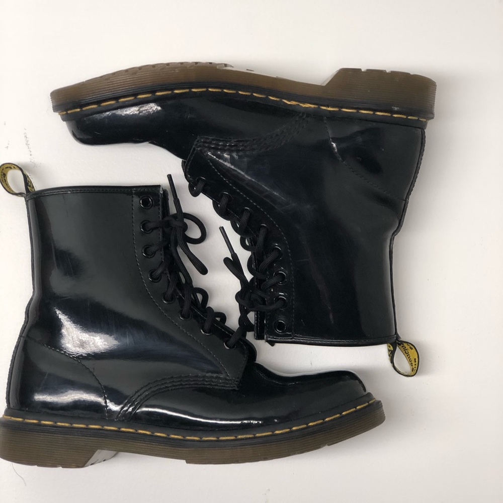 1460 WOMEN'S PATENT LEATHER LACE UP BOOTS